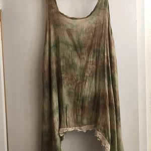 Super cute green tie dye boutique tank top